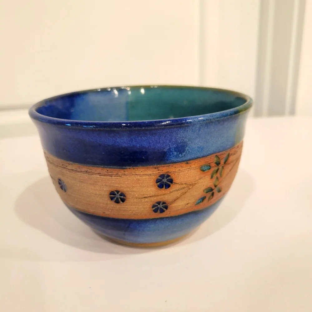 HAND MADE SOUP MUG SIGNED BY ARTIST 2012